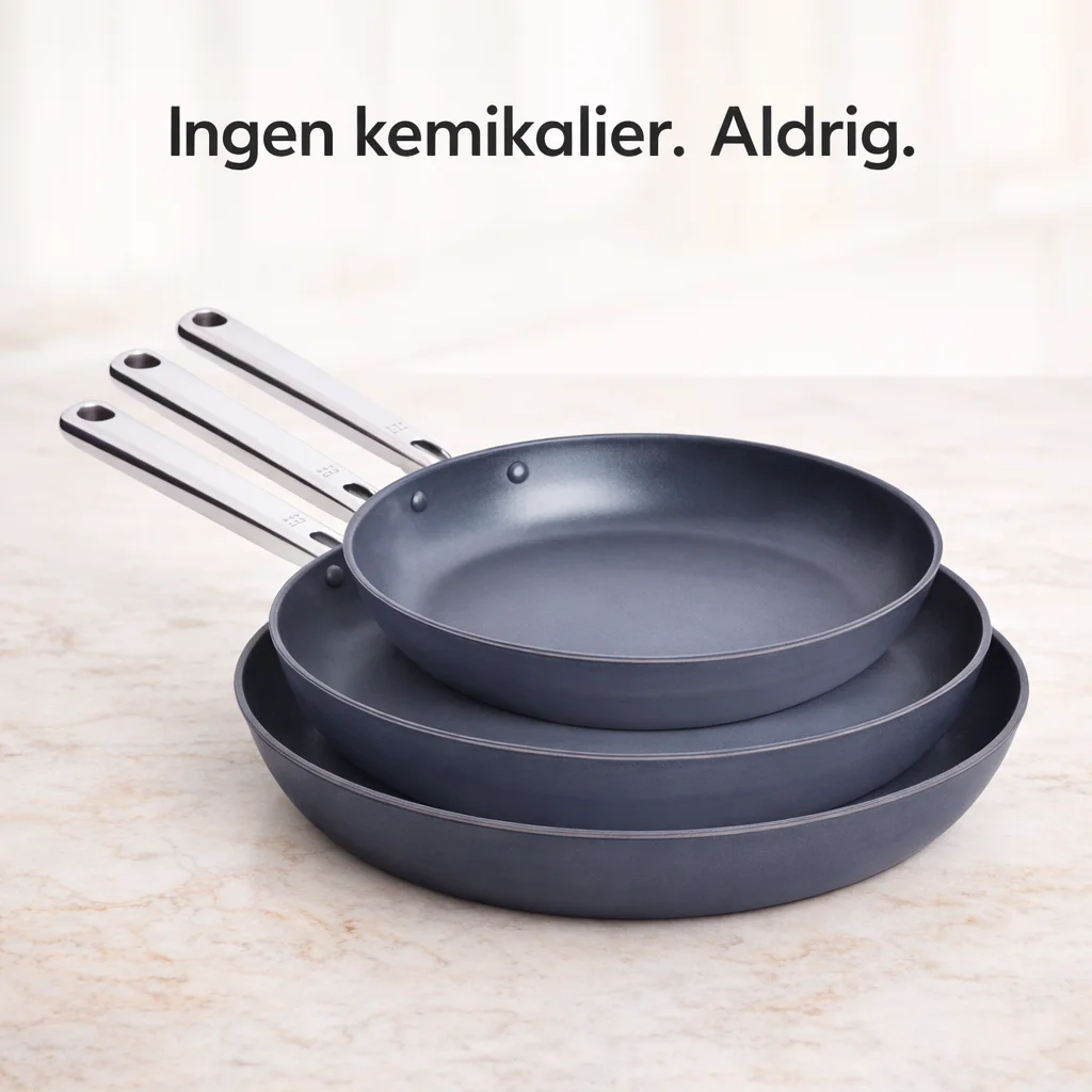 Kolstål Stekpanna med Non-Stick Beläggning - studio view